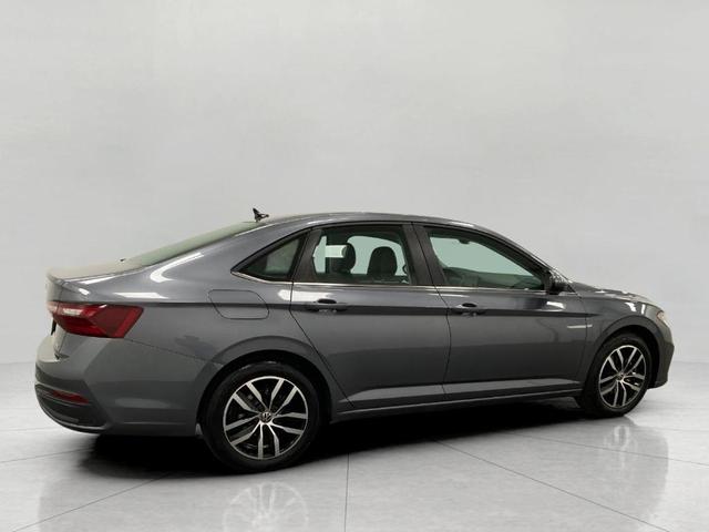 Photo of 2025 Platinum Gray Metallic Volkswagen Jetta