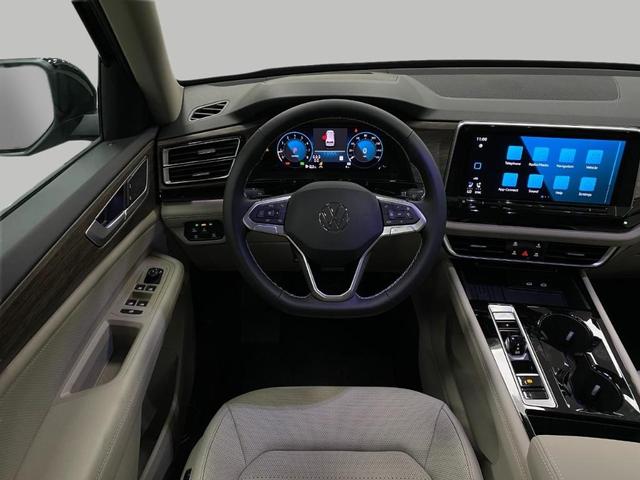 Photo of 2025 Deep Black Pearl Effect Volkswagen Atlas