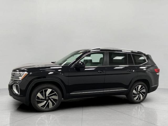 Photo of 2025 Deep Black Pearl Effect Volkswagen Atlas