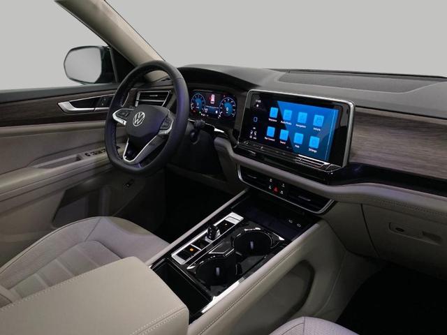 Photo of 2025 Deep Black Pearl Effect Volkswagen Atlas