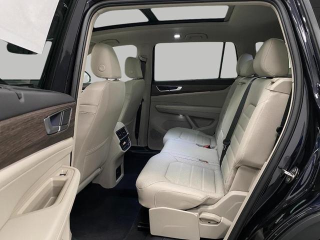 Photo of 2025 Deep Black Pearl Effect Volkswagen Atlas