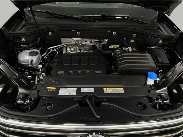 Photo of 2025 Deep Black Pearl Effect Volkswagen Atlas