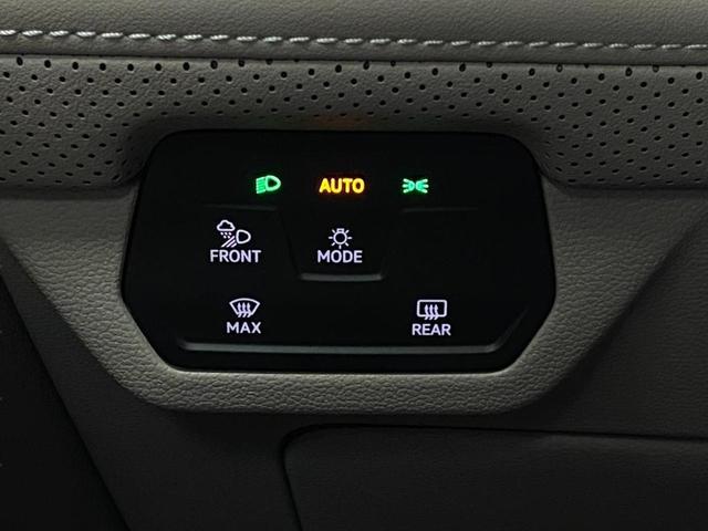 Photo of 2025 Deep Black Pearl Effect Volkswagen Atlas