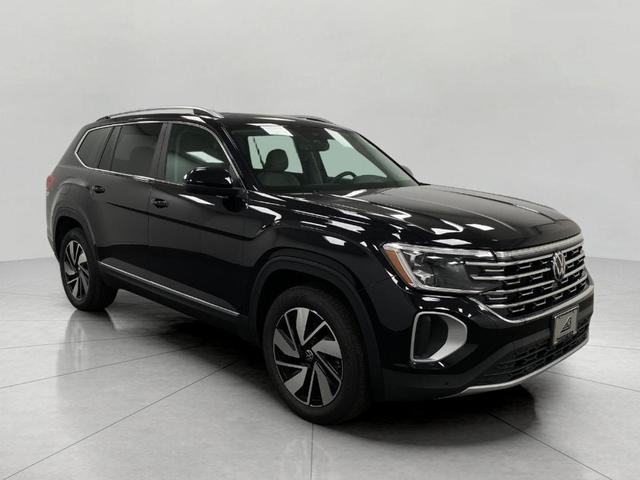 Photo of 2025 Deep Black Pearl Effect Volkswagen Atlas