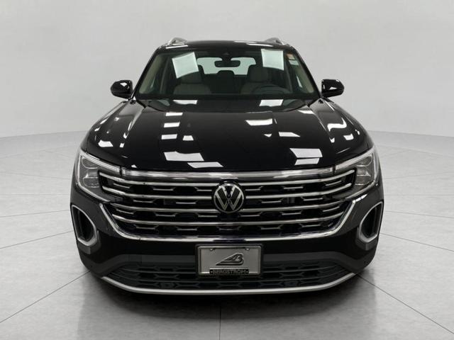 Photo of 2025 Deep Black Pearl Effect Volkswagen Atlas