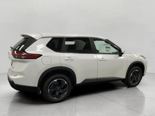 Photo of 2025 Everest White P Nissan Rogue