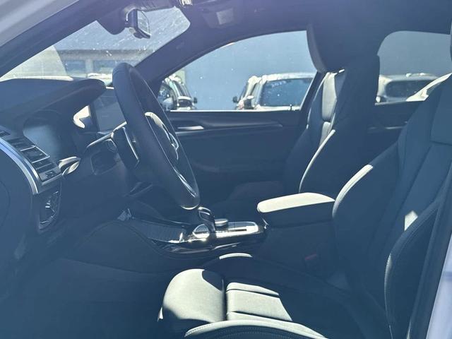 Photo of 2025 White BMW X4