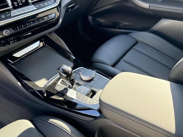 Photo of 2025 White BMW X4