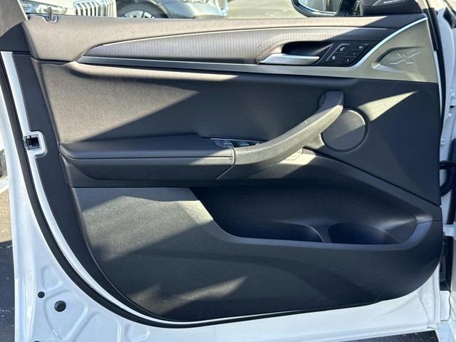 Photo of 2025 White BMW X4