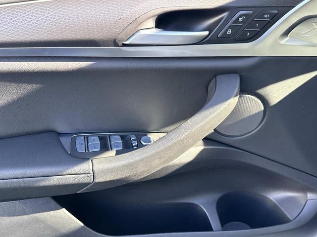 Photo of 2025 White BMW X4