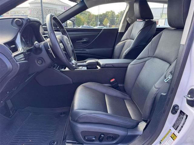 Photo of 2021 Eminent White Pearl Lexus ES 300h