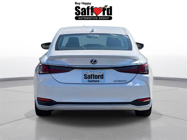 Photo of 2021 Eminent White Pearl Lexus ES 300h