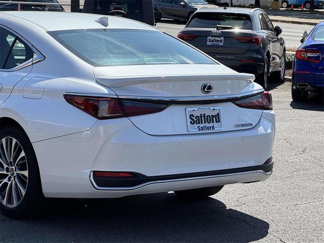 Photo of 2021 Eminent White Pearl Lexus ES 300h