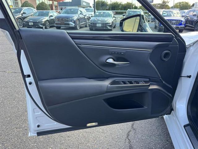 Photo of 2021 Eminent White Pearl Lexus ES 300h