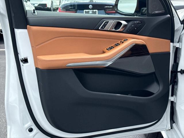 Photo of 2026 White BMW X7