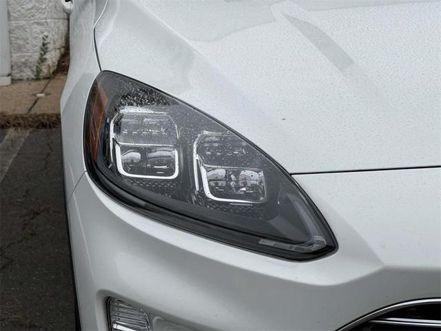 Photo of 2022 Star White Metallic Tri-Coat Ford Escape