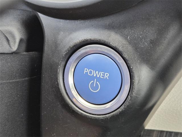 Photo of 2022 Pearl Toyota Sienna