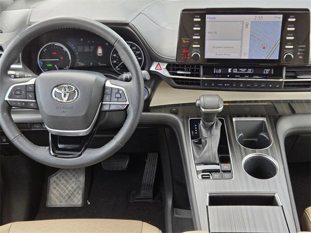 Photo of 2022 Pearl Toyota Sienna