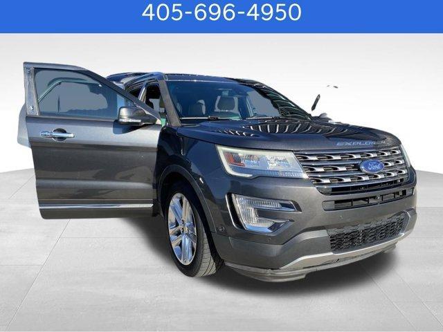 Photo of 2017 Magnetic Metallic Ford Explorer