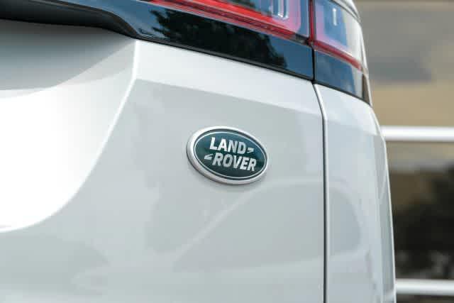 Photo of 2020 Seoul Pearl Silver Metallic Land Rover Range Rover Evoque