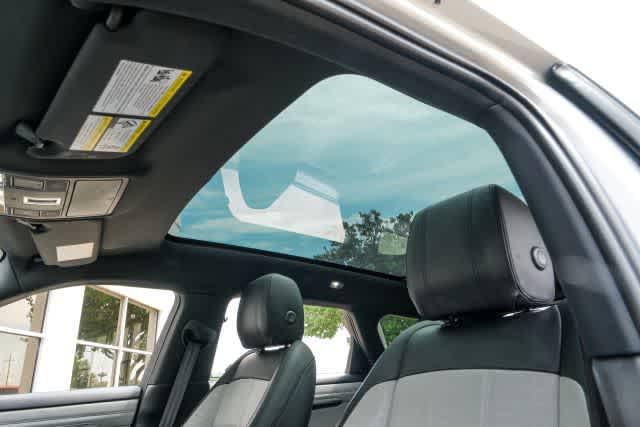 Photo of 2020 Seoul Pearl Silver Metallic Land Rover Range Rover Evoque