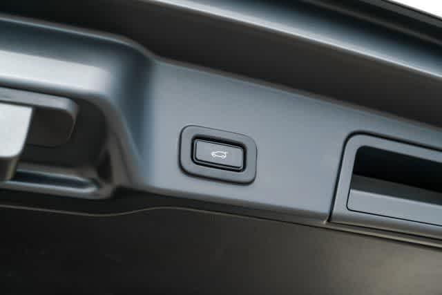 Photo of 2020 Seoul Pearl Silver Metallic Land Rover Range Rover Evoque