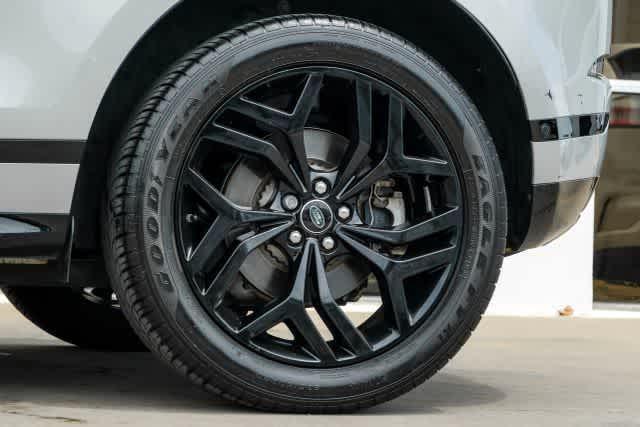 Photo of 2020 Seoul Pearl Silver Metallic Land Rover Range Rover Evoque