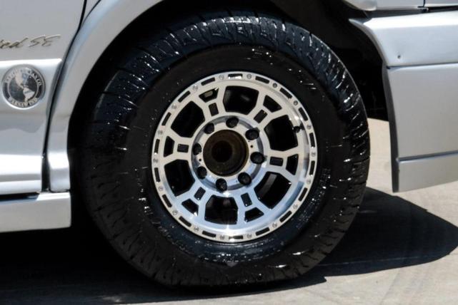Photo of 2015 Silver Ice Metallic Chevrolet Express 2500