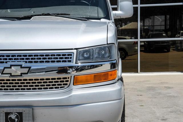 Photo of 2015 Silver Ice Metallic Chevrolet Express 2500