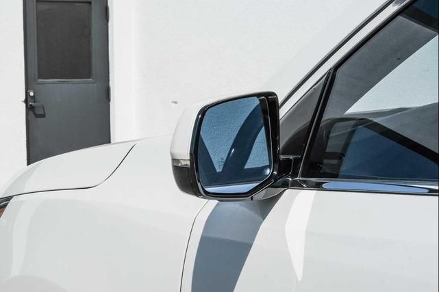 Photo of 2017 White Diamond Pearl Acura MDX