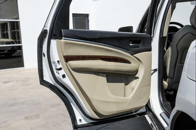 Photo of 2017 White Diamond Pearl Acura MDX