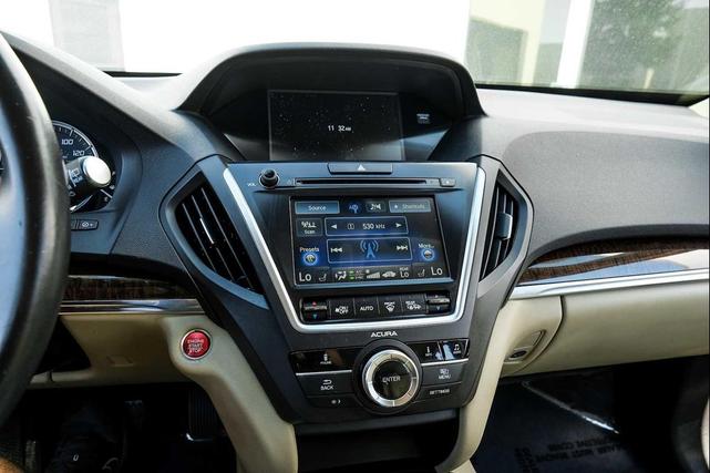Photo of 2017 White Diamond Pearl Acura MDX