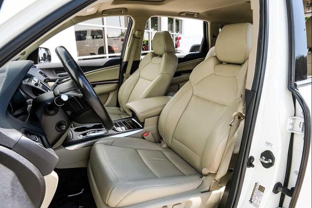 Photo of 2017 White Diamond Pearl Acura MDX