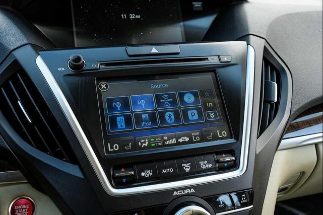 Photo of 2017 White Diamond Pearl Acura MDX