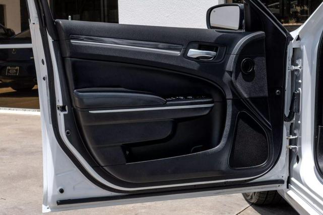 Photo of 2020 Bright White Clearcoat Chrysler 300