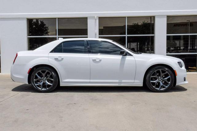 Photo of 2020 Bright White Clearcoat Chrysler 300