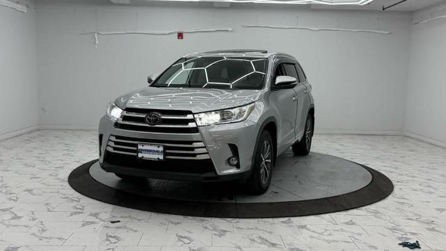 Photo of 2018 Celestial Silver Metallic Toyota Highlander