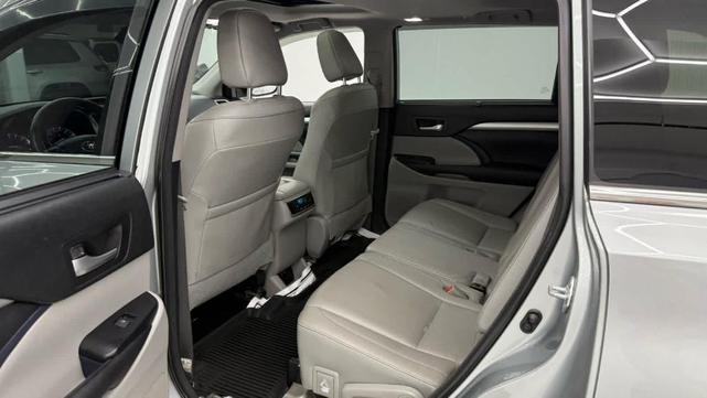 Photo of 2018 Celestial Silver Metallic Toyota Highlander
