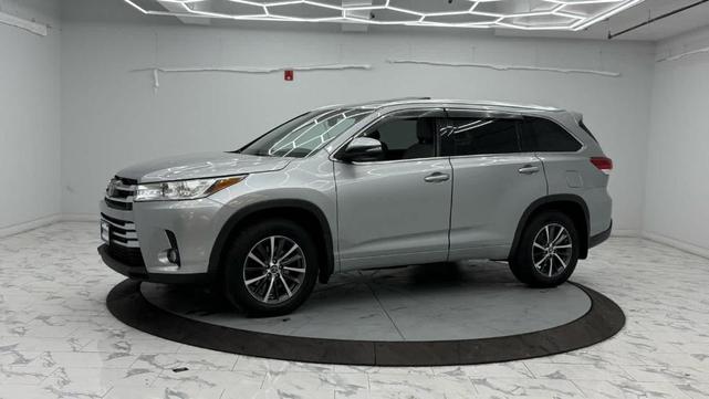 Photo of 2018 Celestial Silver Metallic Toyota Highlander