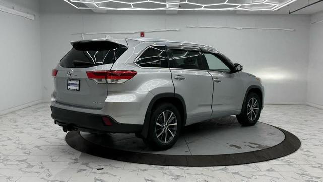 Photo of 2018 Celestial Silver Metallic Toyota Highlander