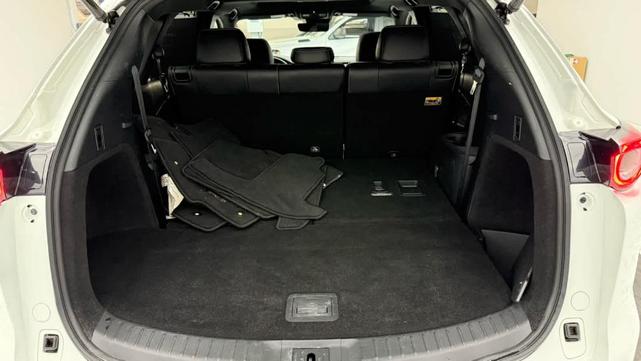Photo of 2023 Snowflake White Pearl Mazda CX-9