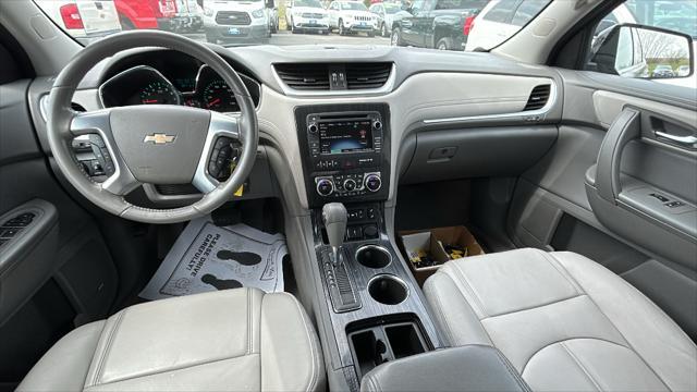 Photo of 2017 Mosaic Black Metallic Chevrolet Traverse
