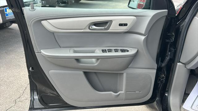 Photo of 2017 Mosaic Black Metallic Chevrolet Traverse
