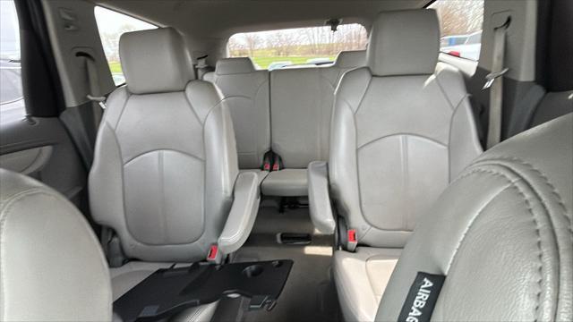 Photo of 2017 Mosaic Black Metallic Chevrolet Traverse