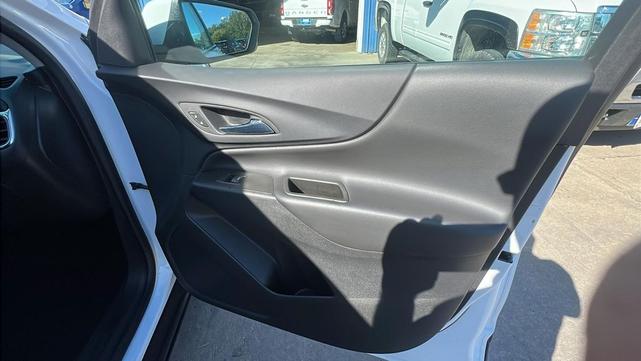 Photo of 2023 White Chevrolet Equinox