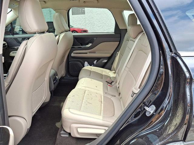Photo of 2022 Infinite Black Metallic Clearcoat Lincoln Corsair
