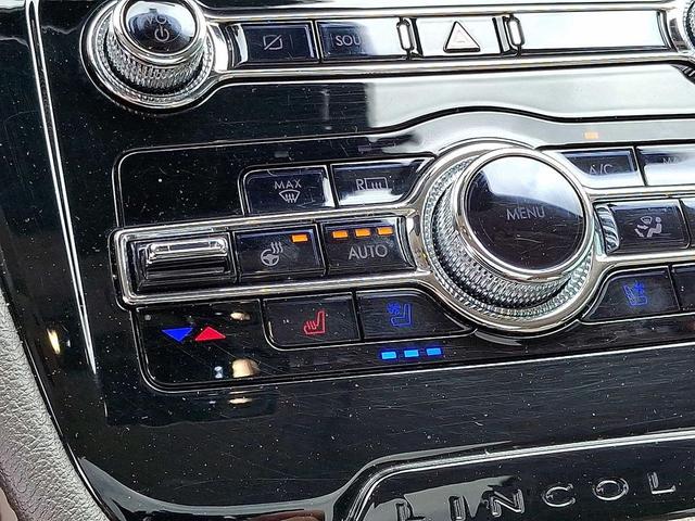 Photo of 2022 Infinite Black Metallic Clearcoat Lincoln Corsair