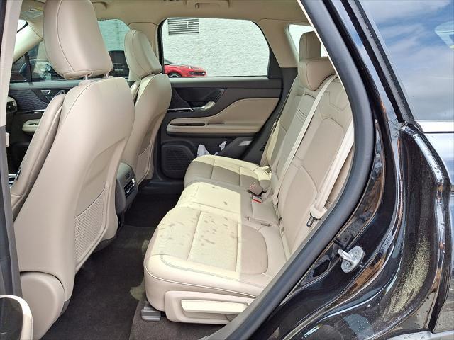 Photo of 2022 Infinite Black Metallic Clearcoat Lincoln Corsair