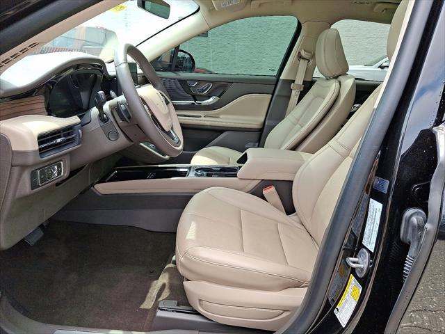 Photo of 2022 Infinite Black Metallic Clearcoat Lincoln Corsair