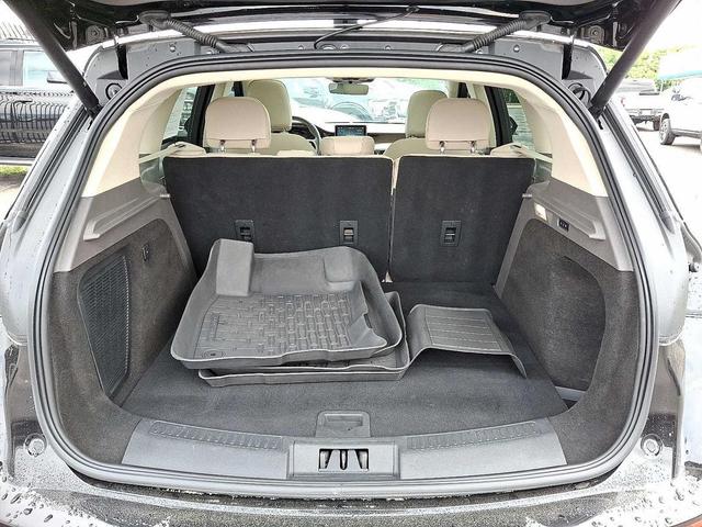 Photo of 2022 Infinite Black Metallic Clearcoat Lincoln Corsair